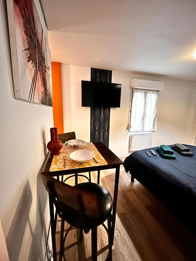 Charmant Studio En Plein Centre Ville De Chartres Appartamento Esterno foto